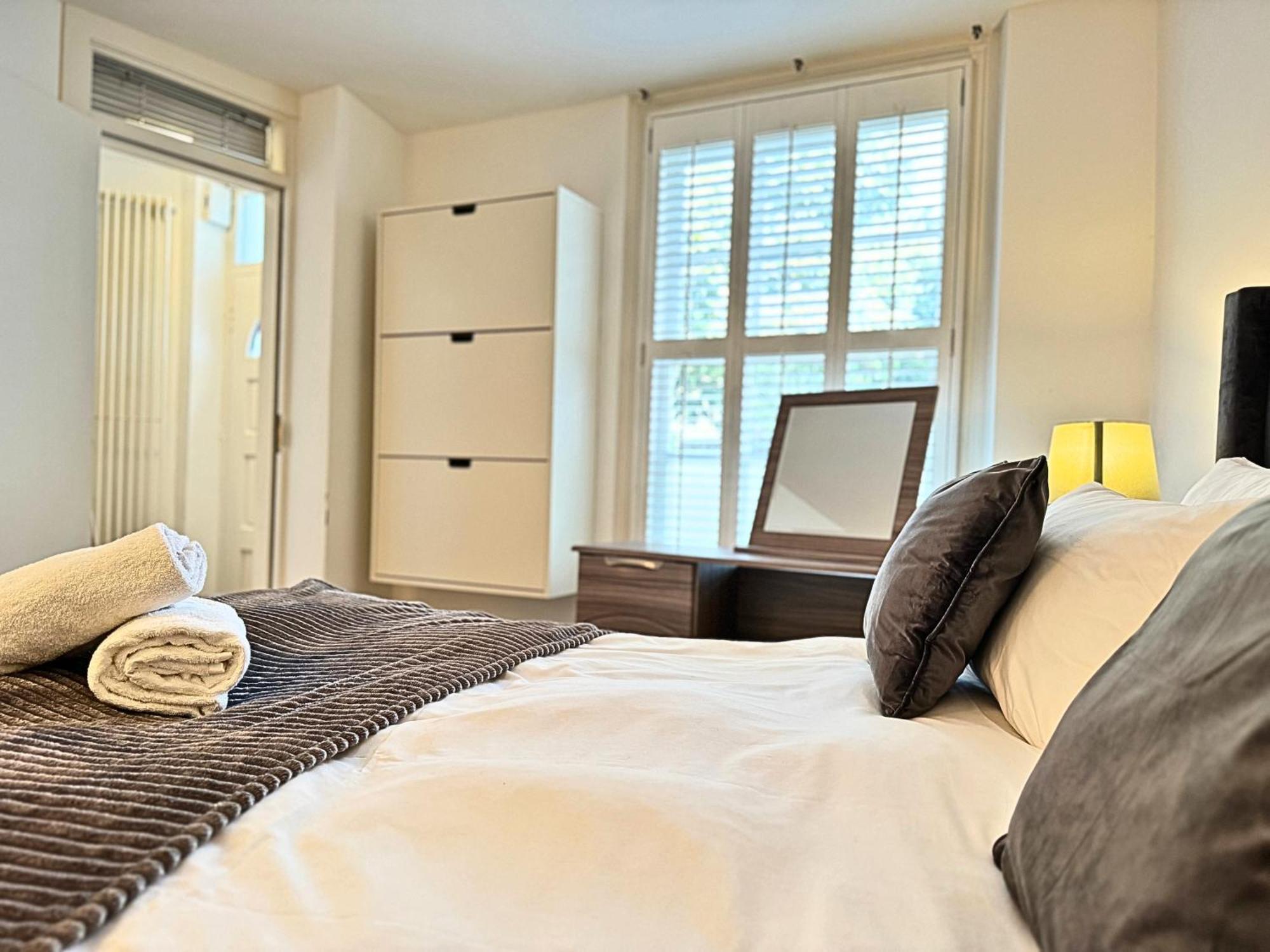 The Heart Of Kensington Mews - 3 Bedrooms House-Private Entrance-Hyde Park Walk Away-Green Park 9 Minutes Underground- The Best Of London With Glamour Of Kensington Zewnętrze zdjęcie