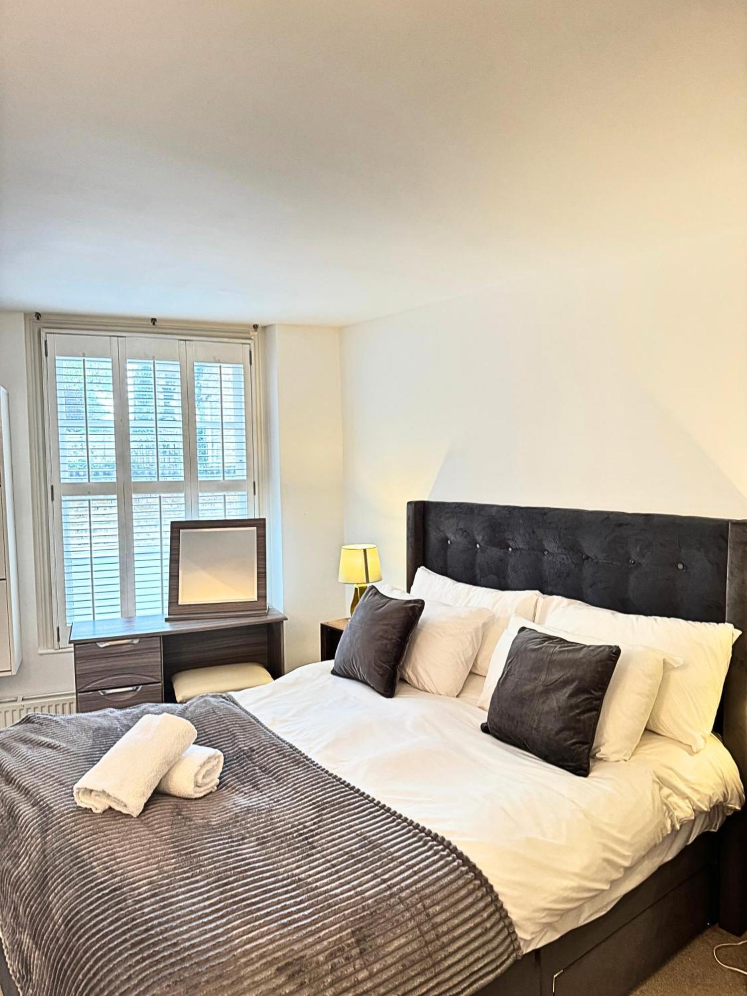 The Heart Of Kensington Mews - 3 Bedrooms House-Private Entrance-Hyde Park Walk Away-Green Park 9 Minutes Underground- The Best Of London With Glamour Of Kensington Zewnętrze zdjęcie