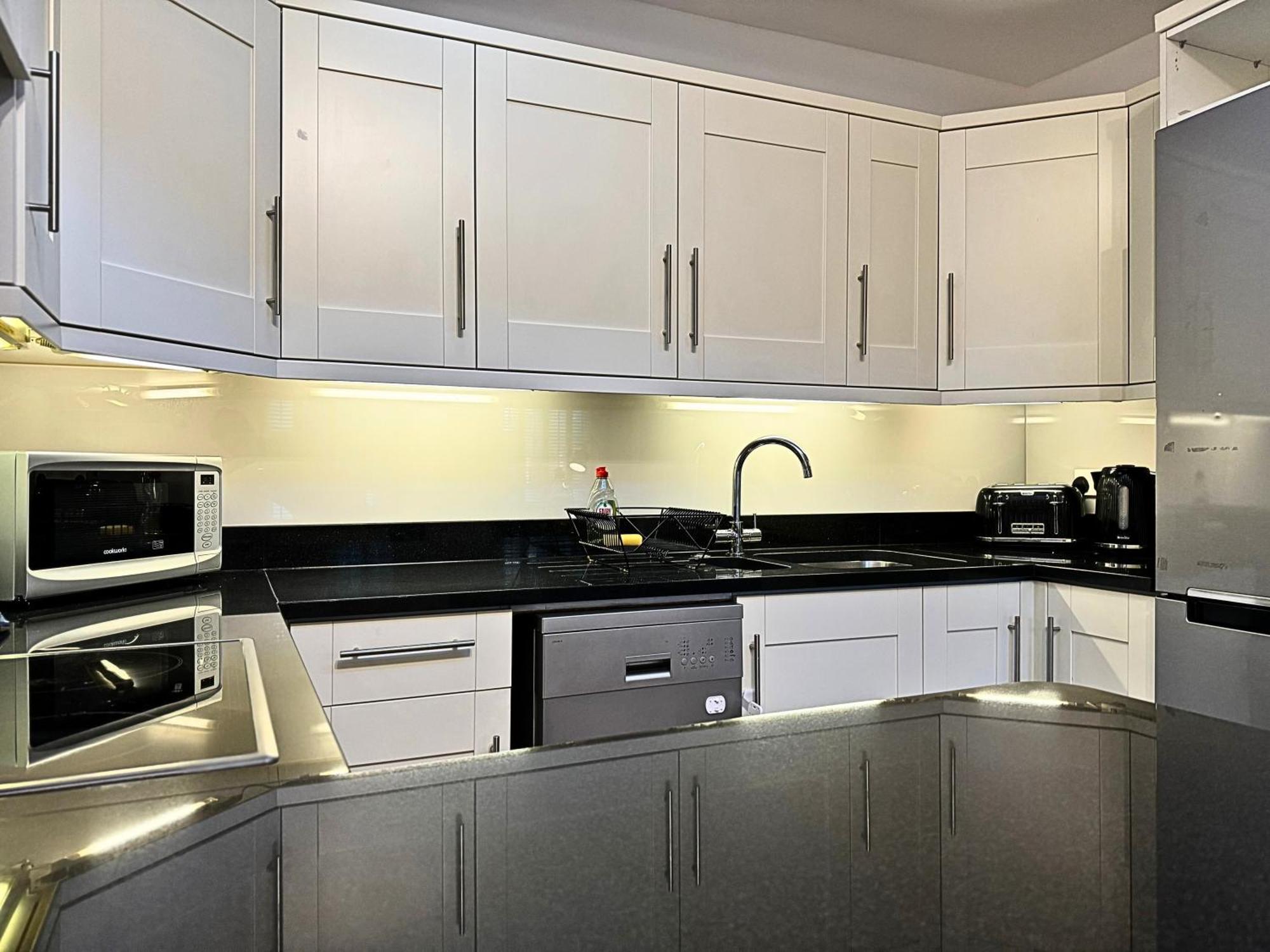 The Heart Of Kensington Mews - 3 Bedrooms House-Private Entrance-Hyde Park Walk Away-Green Park 9 Minutes Underground- The Best Of London With Glamour Of Kensington Zewnętrze zdjęcie